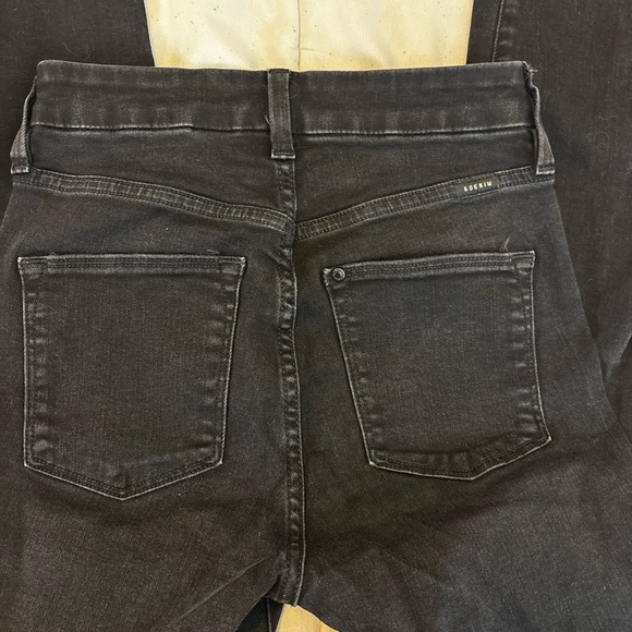 Sleek Black Skinny Jeans with Quality Denim - Picture 5 of 9